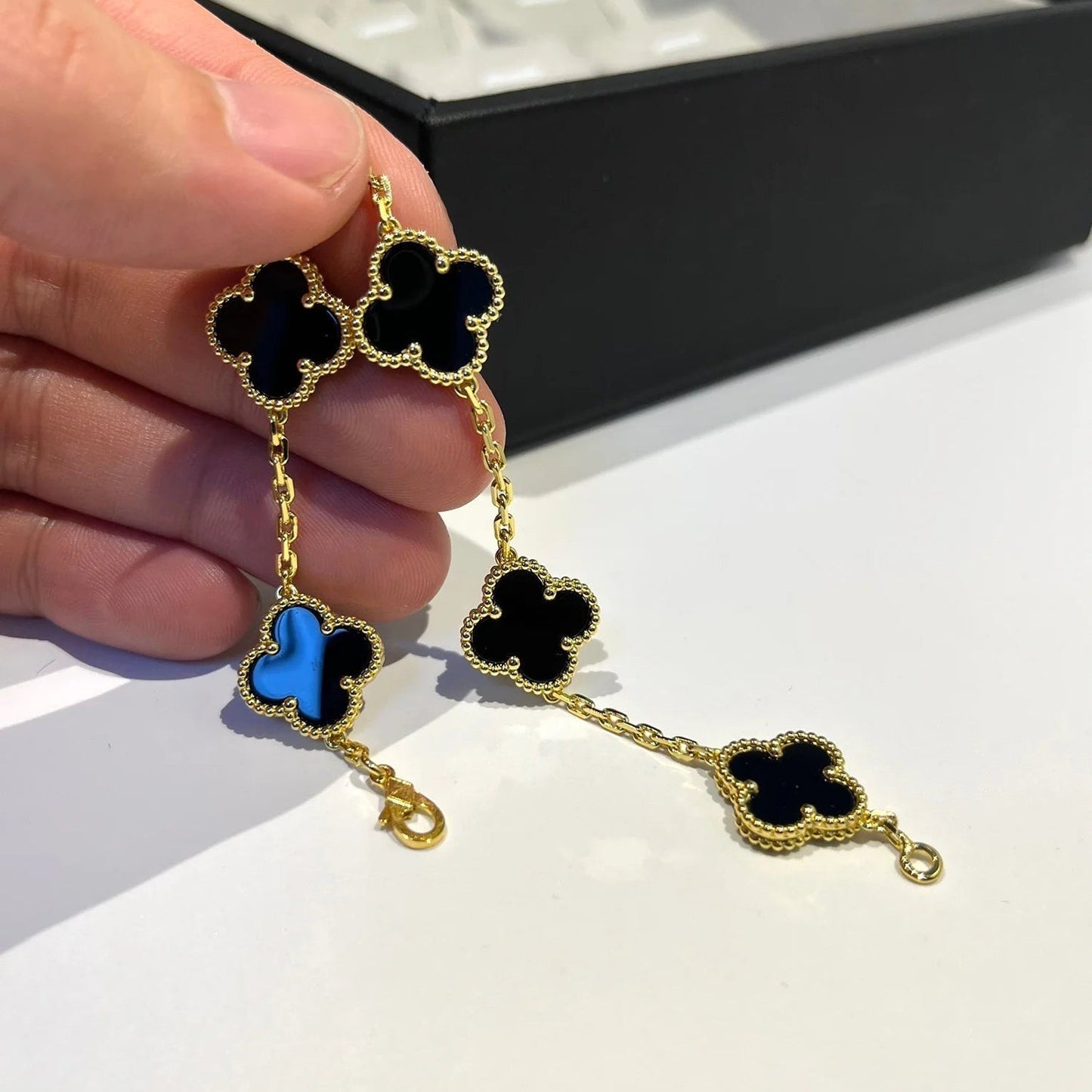 Clover Five Motif Bracelet - Black