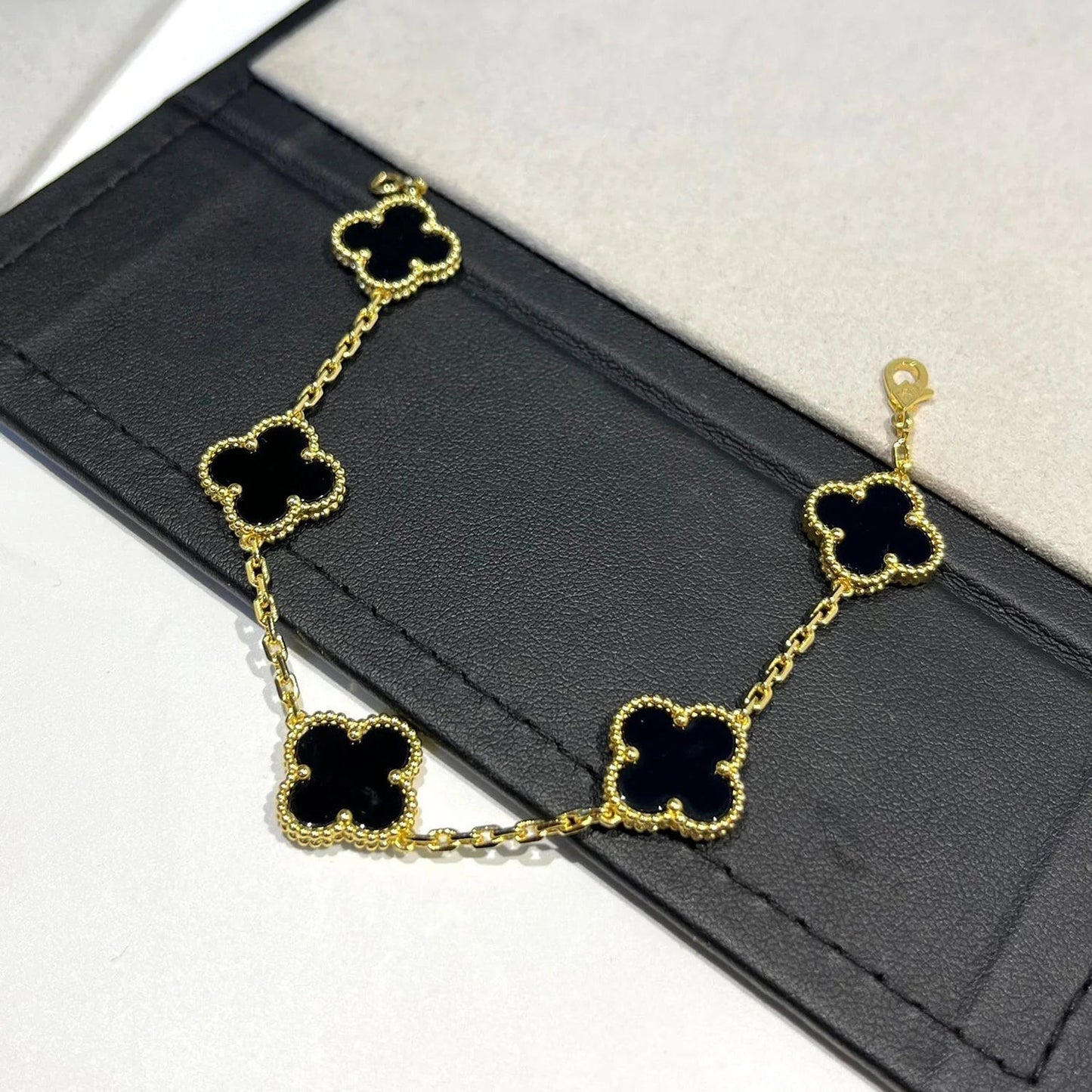 Clover Five Motif Bracelet - Black