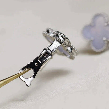 Ohrstecker Kleeblatt-Motiv – Weißsilber