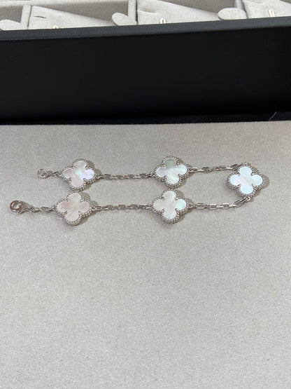 Kleeblatt-Fünf-Motivarmband – Weißes Silber