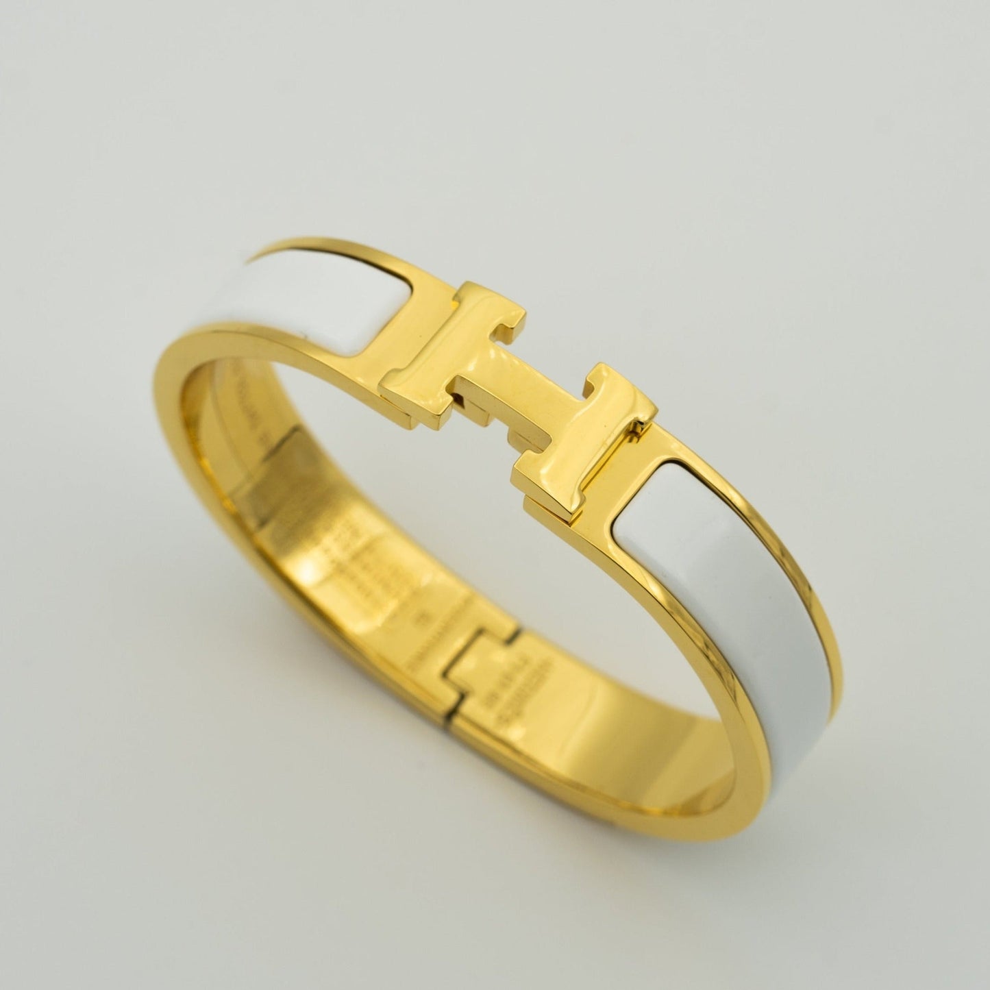 Klassisches H Armreif – Weißgold