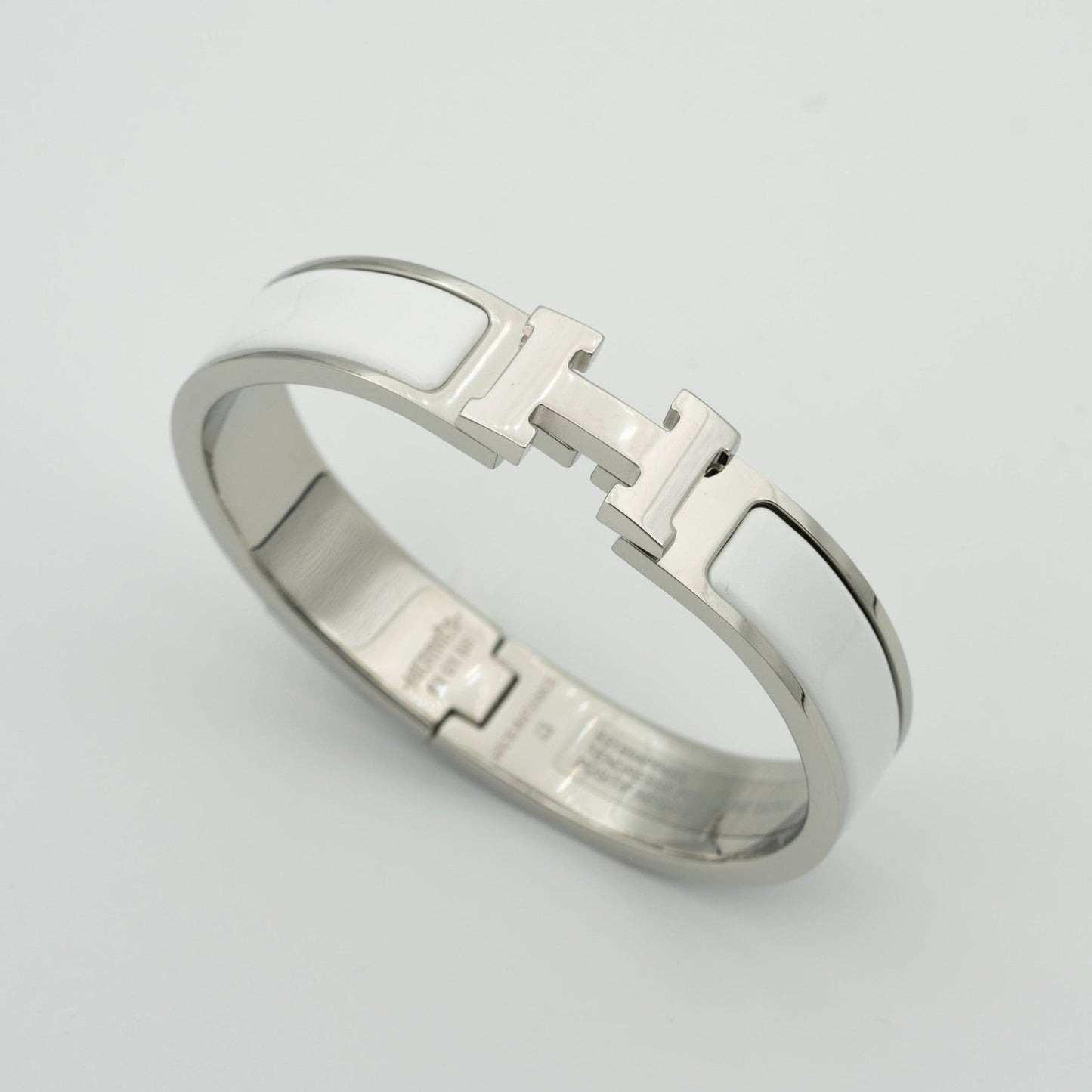 Klassisches H Armreif-Armband – Weißsilber