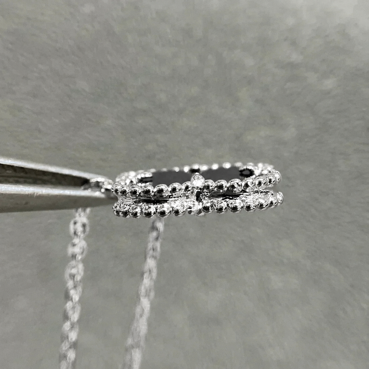 Kleeblatt-Anhänger-Halskette - Schwarzsilber