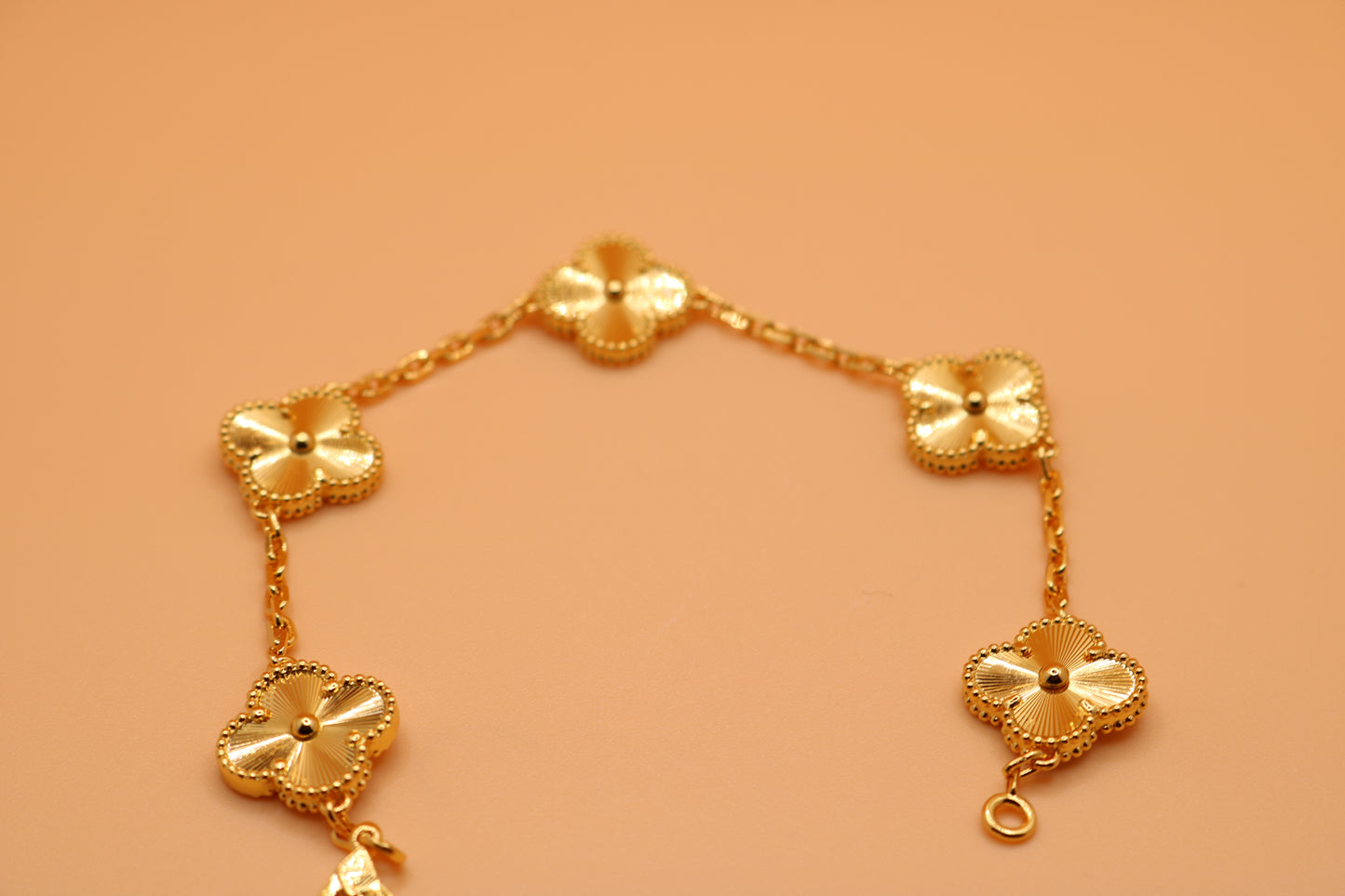 Armband mit Fünf-Blatt-Motiv – Gold