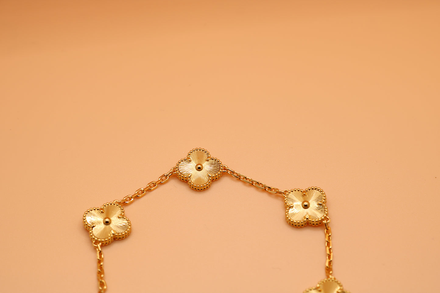 Armband mit Fünf-Blatt-Motiv – Gold