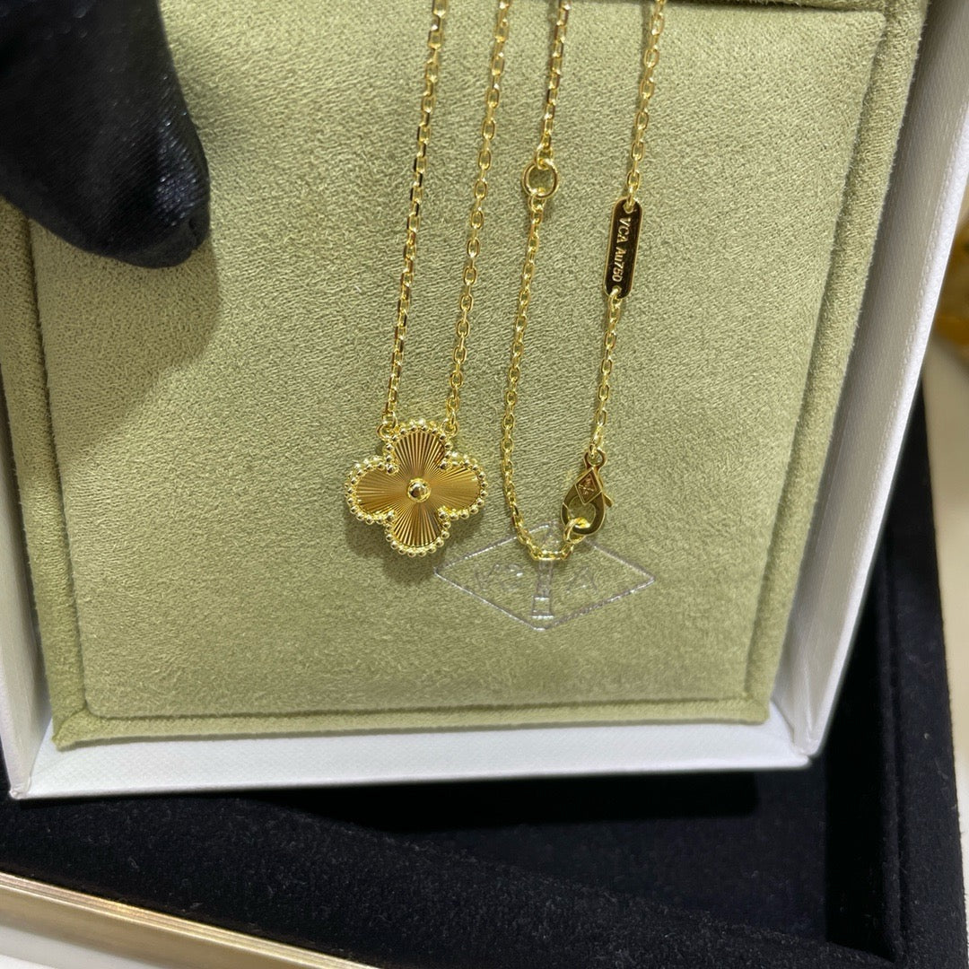 Kleeblatt-Anhänger-Halskette - Gold