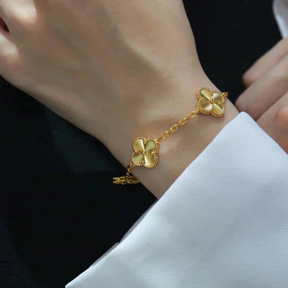 Armband mit Fünf-Blatt-Motiv – Gold