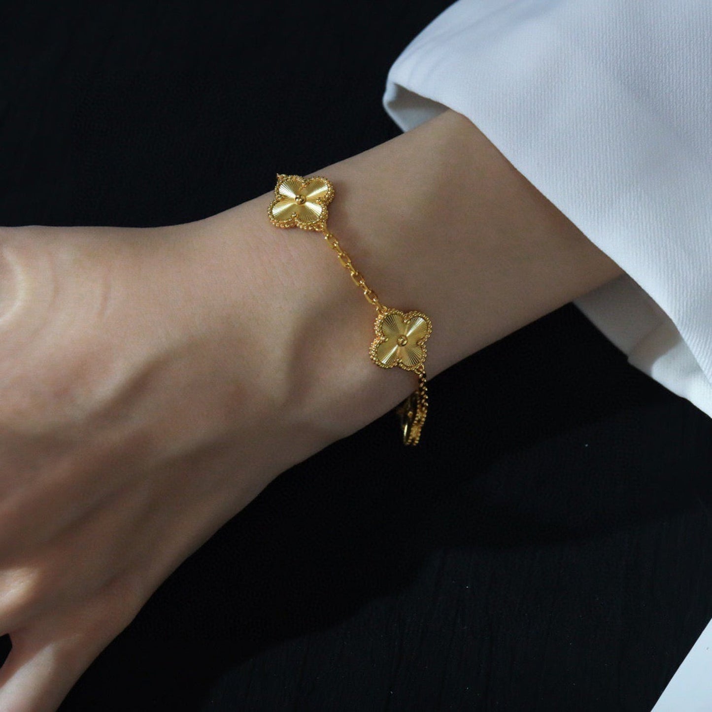 Armband mit Fünf-Blatt-Motiv – Gold